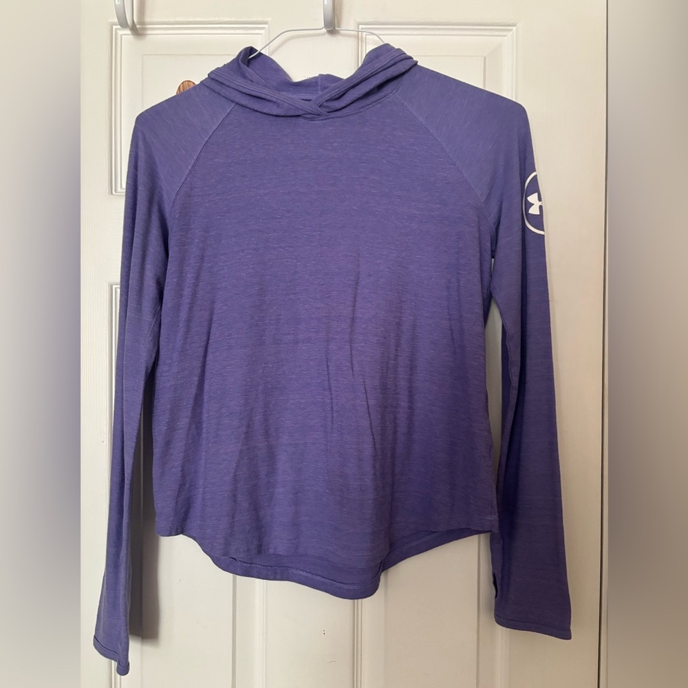 Under Armour Girls Youth XL Purple Long Sleeve Shirt with hood.